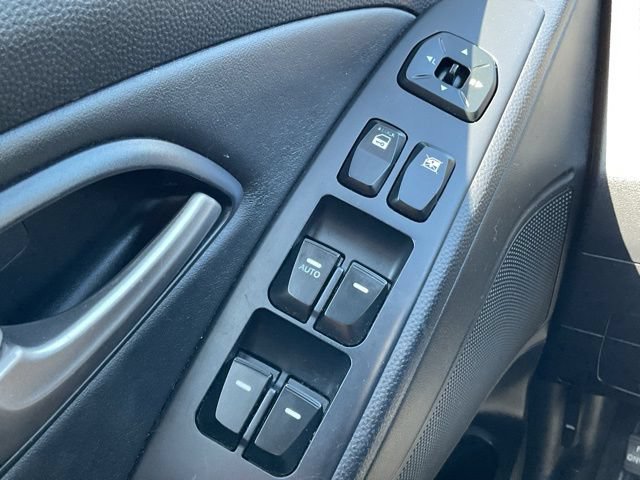 Used 2011 Hyundai Tucson Limited w/ Premium Pkg 3 FWD image 36