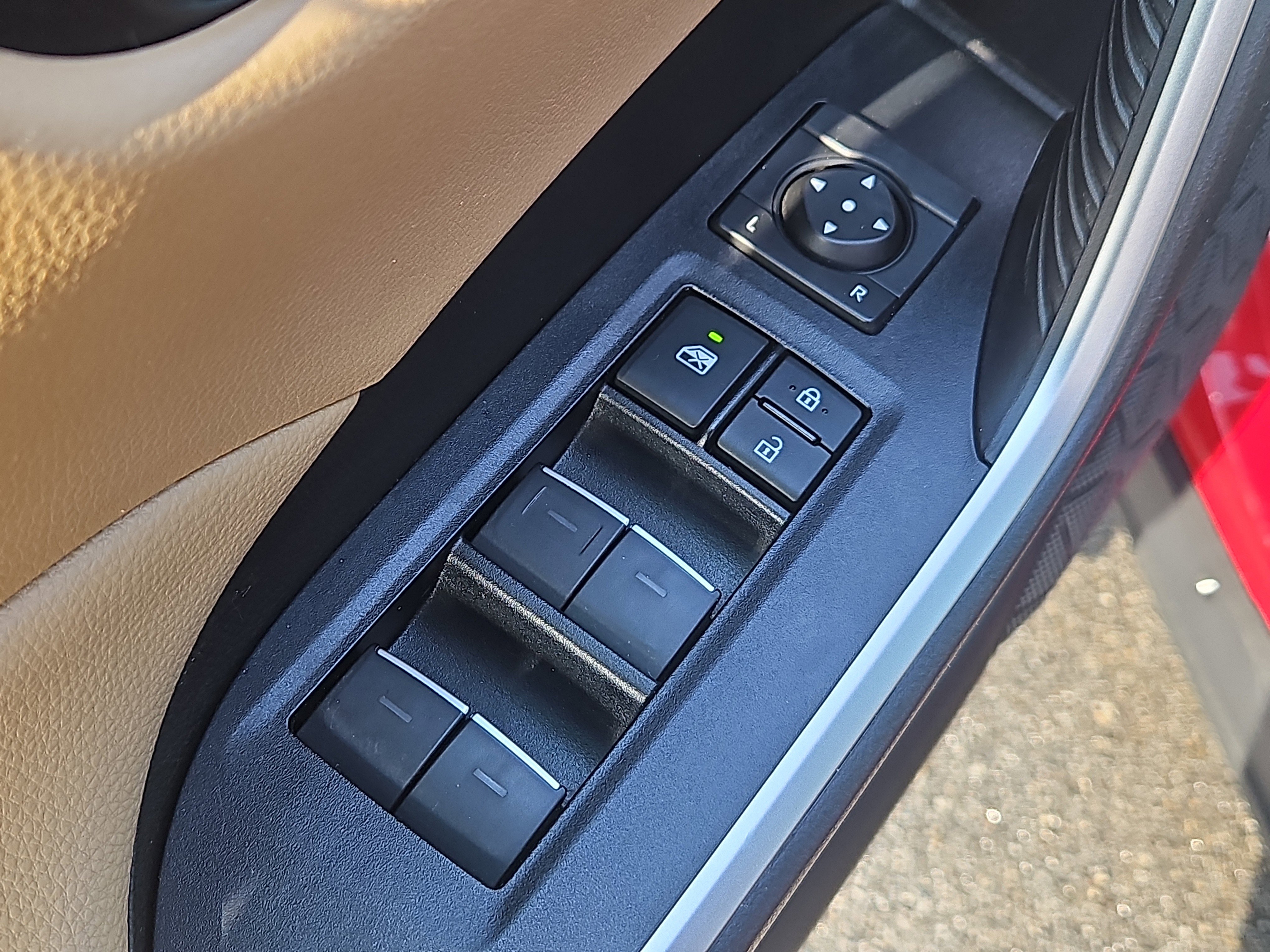 Used 2022 Toyota RAV4 XLE w/ Convenience Package image 18