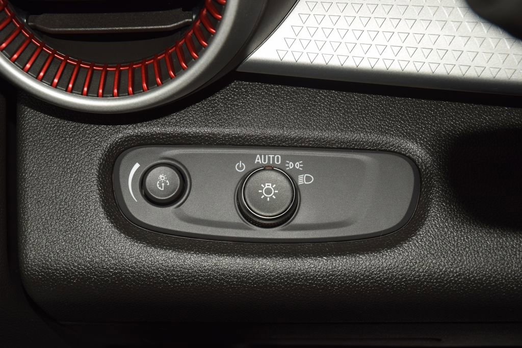 Used 2024 Chevrolet Trax RS FWD image 33