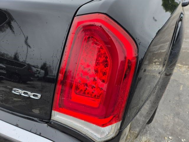 Used 2016 Chrysler 300 Limited w/ Driver Convenience Group image 14