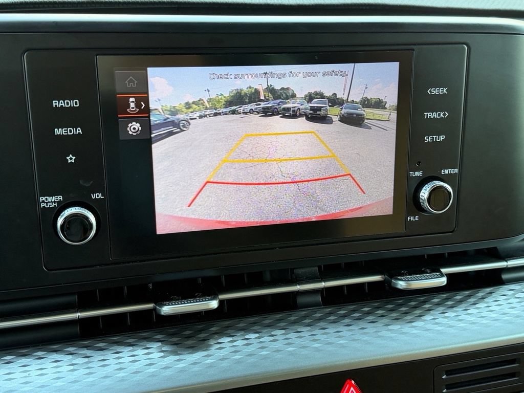 Used 2024 Kia Carnival LX FWD image 26