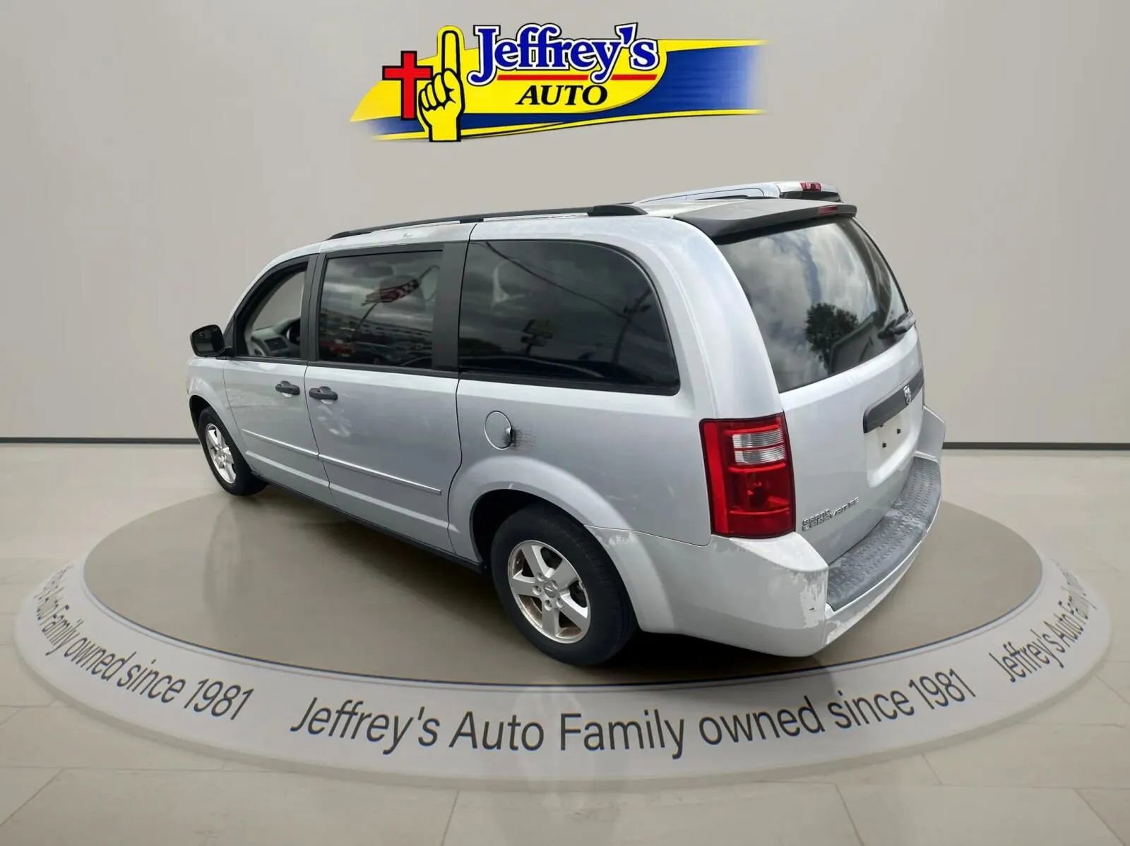 Used 2008 Dodge Grand Caravan SE FWD image 2