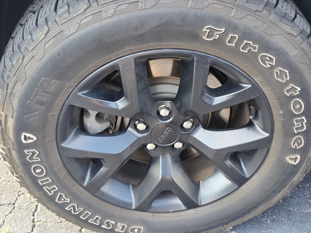 Used 2016 Jeep Cherokee Trailhawk w/ Comfort/Convenience Group AWD/4WD image 9