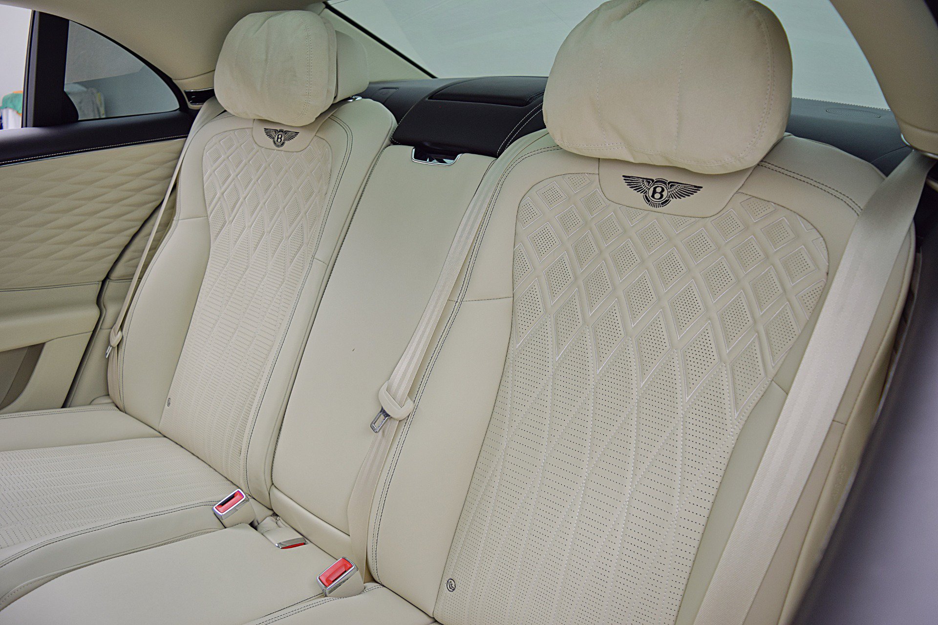 Certified 2022 Bentley Flying Spur V8 AWD/4WD image 23