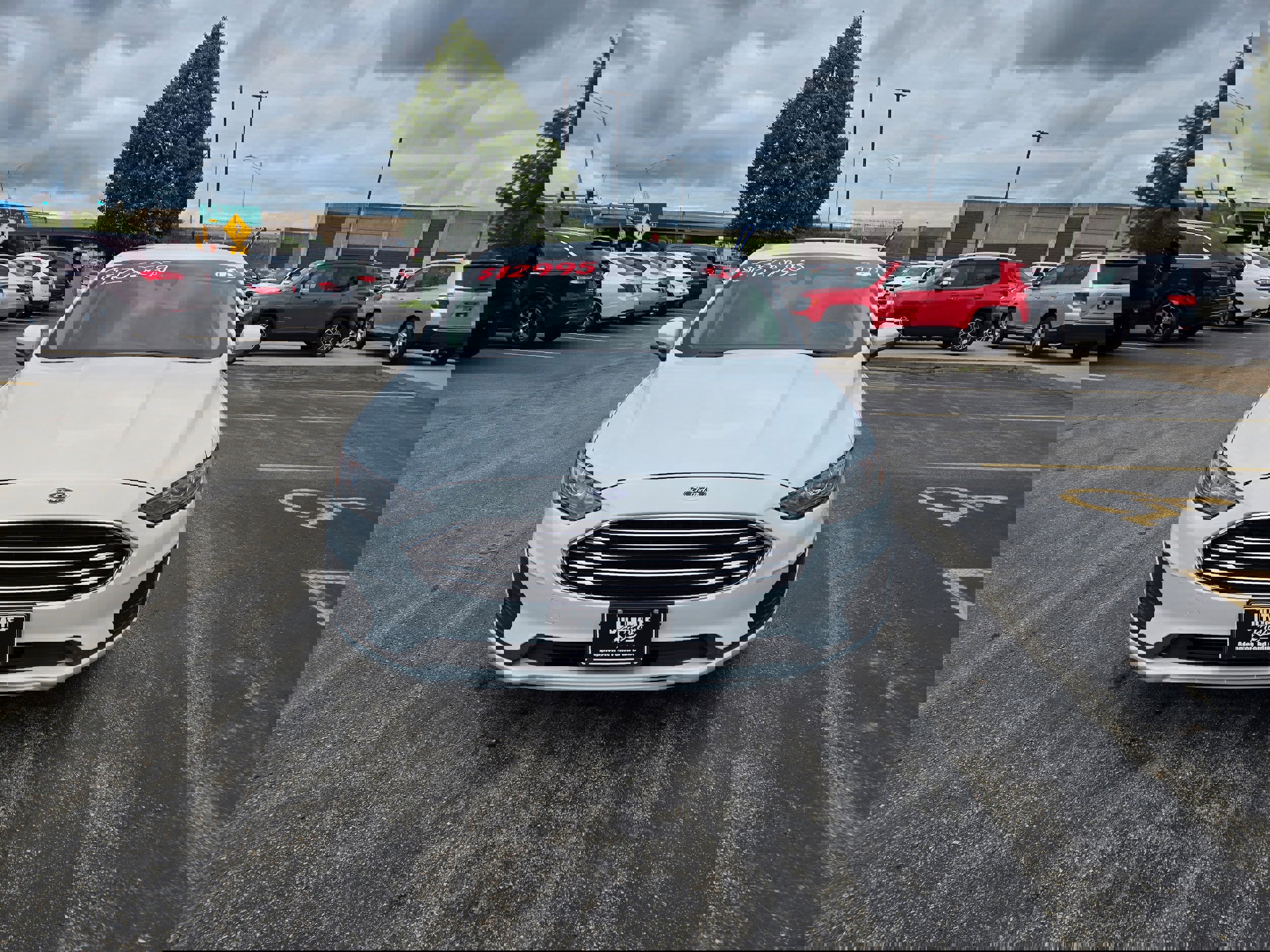 Used 2019 Ford Fusion SE image 2