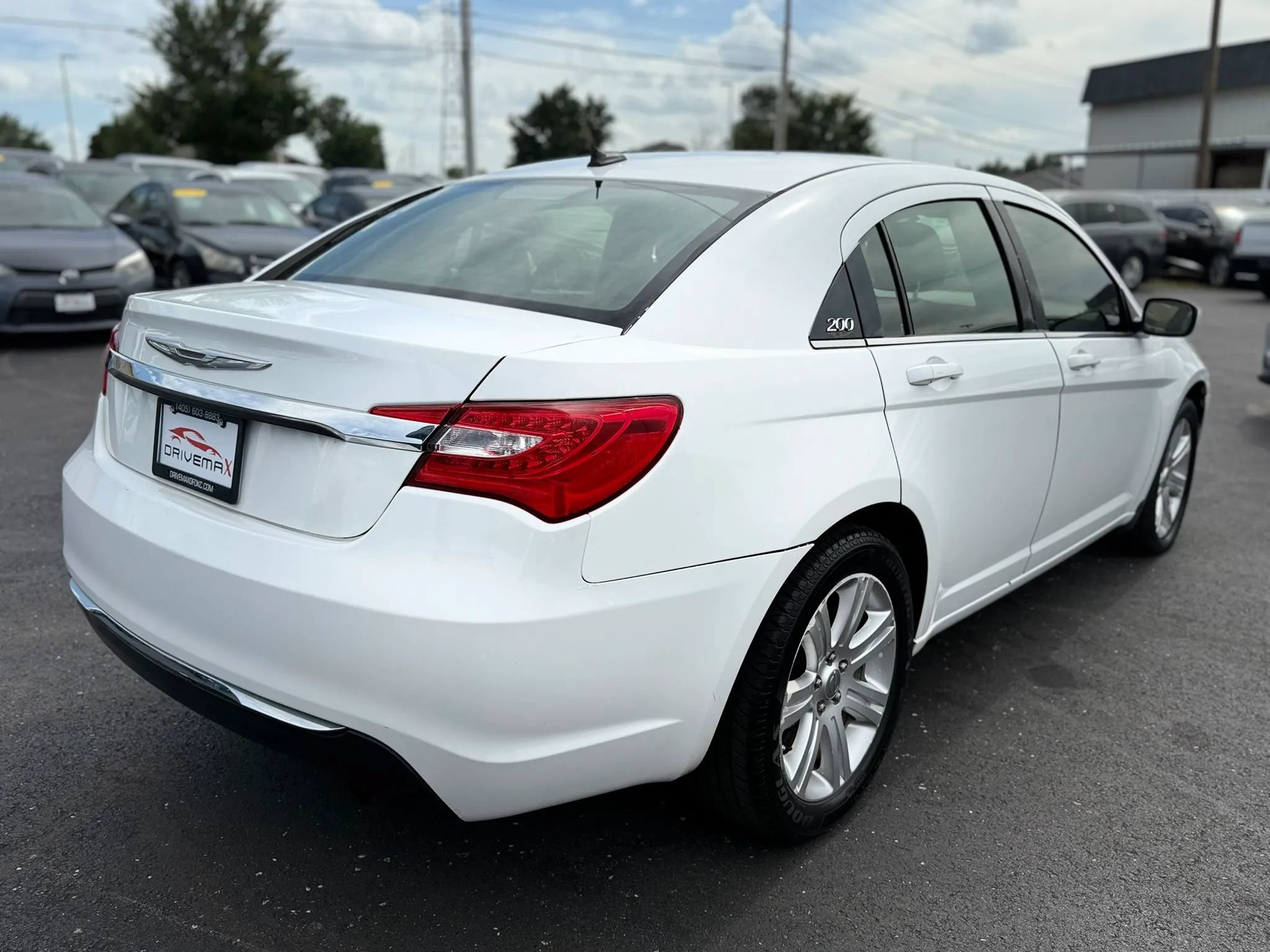 Used 2013 Chrysler 200 Touring FWD image 3