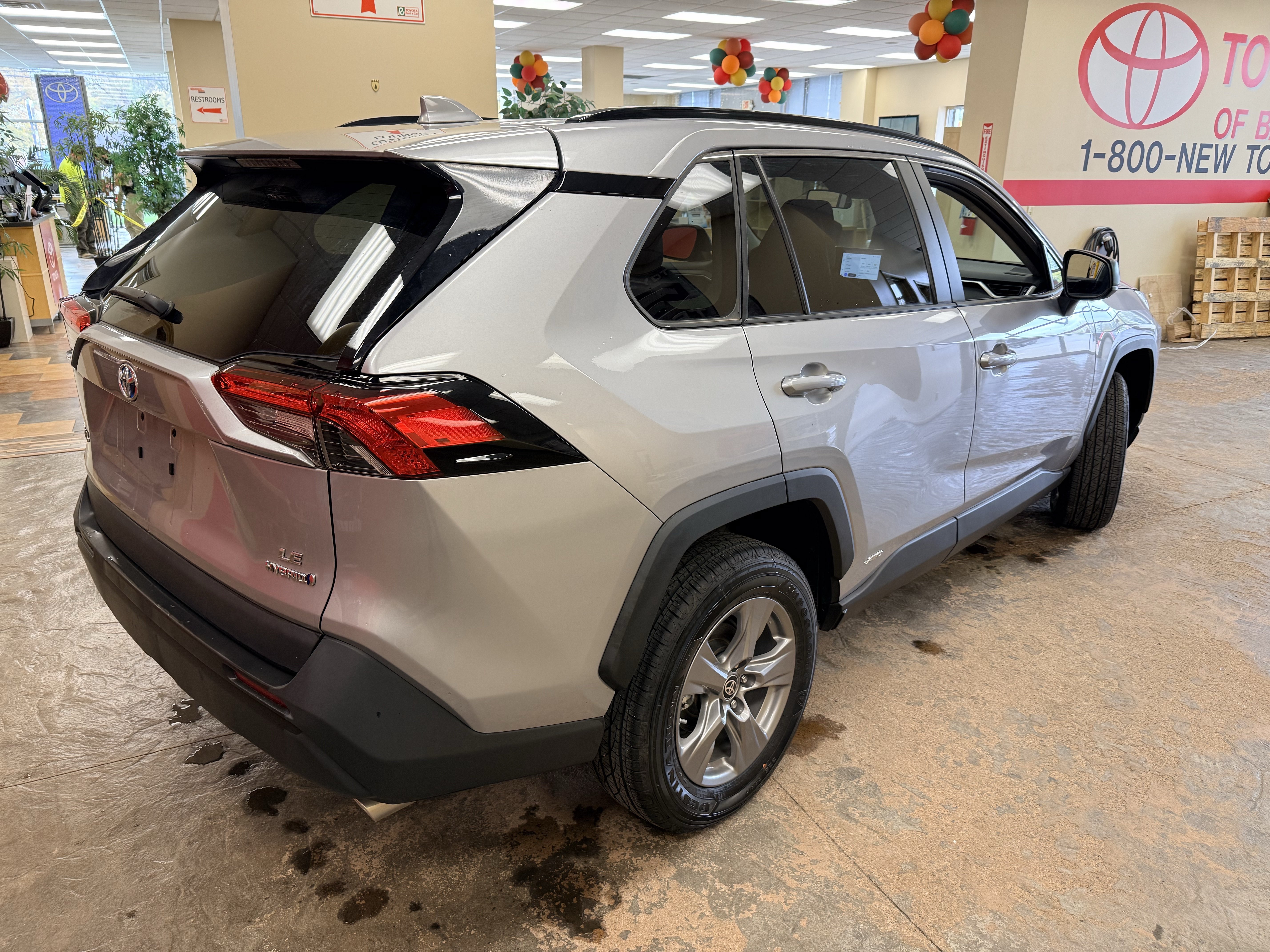 Used 2024 Toyota RAV4 LE AWD/4WD image 18