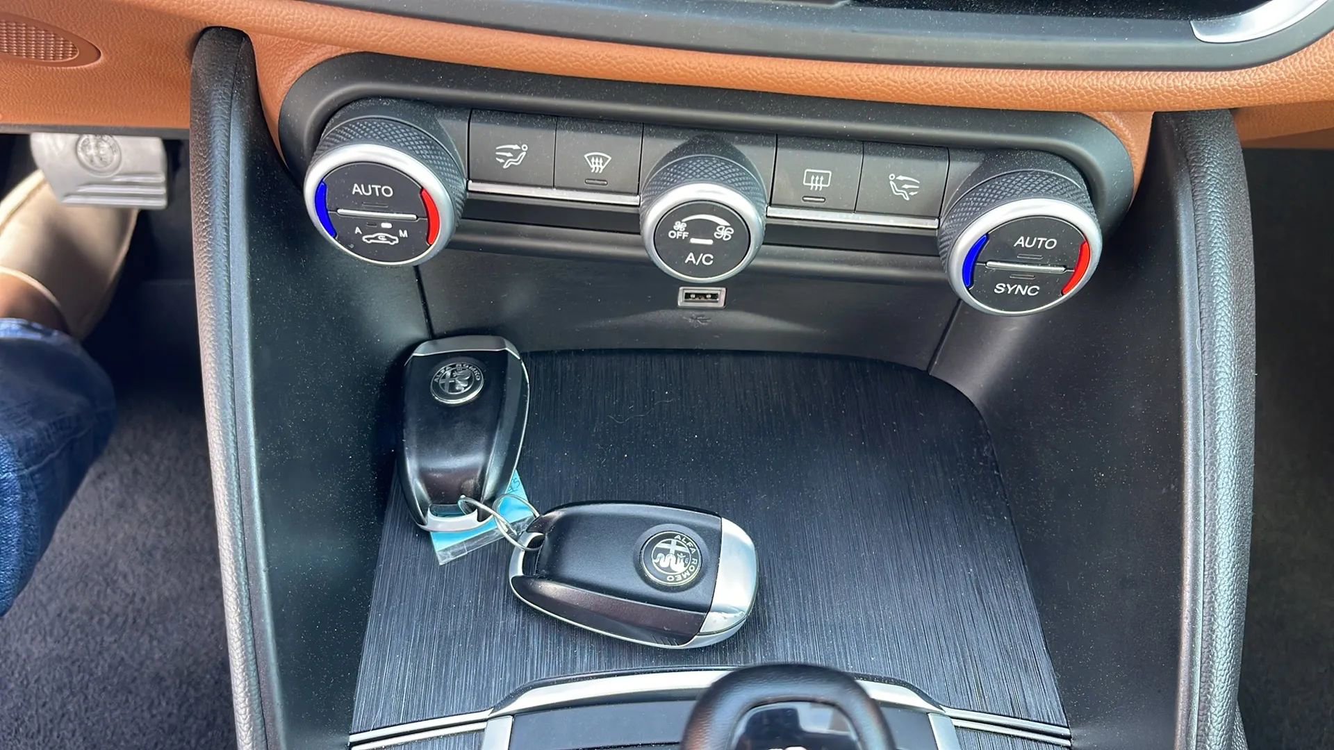 Used 2019 Alfa Romeo Giulia w/ Quick Order Package 22K Sport image 24