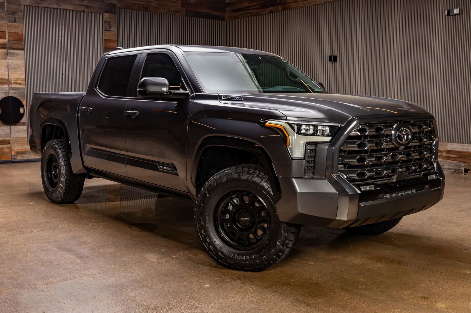 Used 2025 Toyota Tundra Platinum image 1
