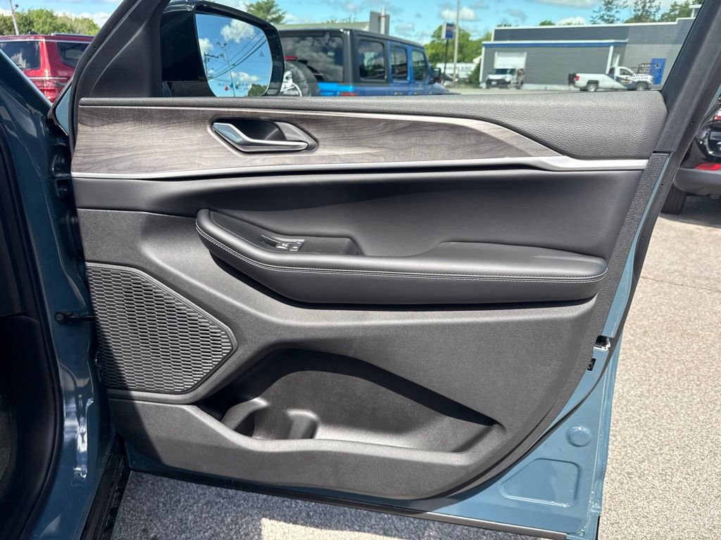 New 2026 Jeep Grand Cherokee L Limited AWD/4WD image 30