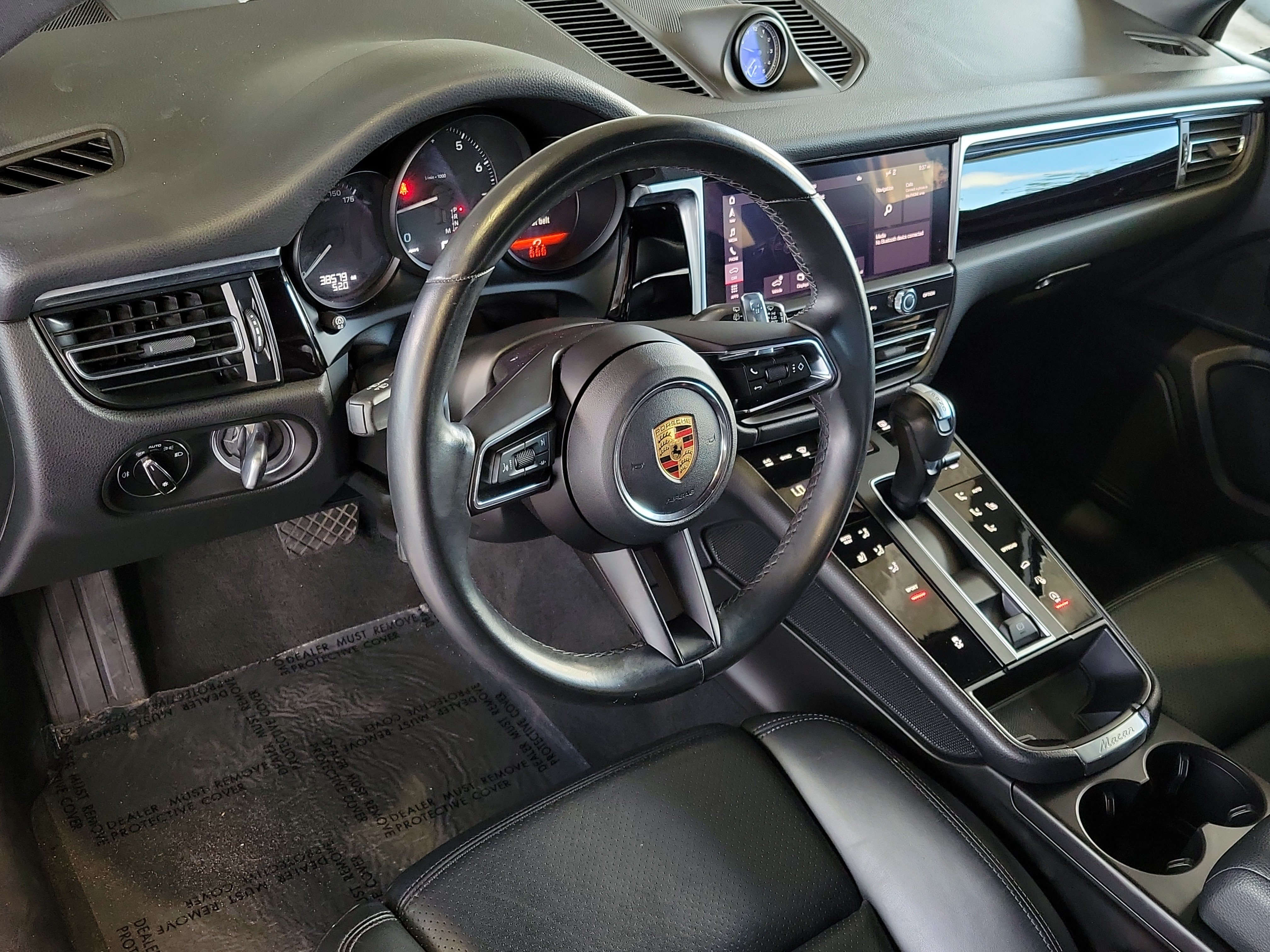Used 2023 Porsche Macan Turbo AWD/4WD image 17