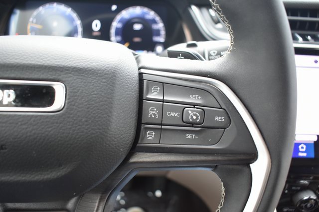 Used 2025 Jeep Grand Cherokee L Limited image 21