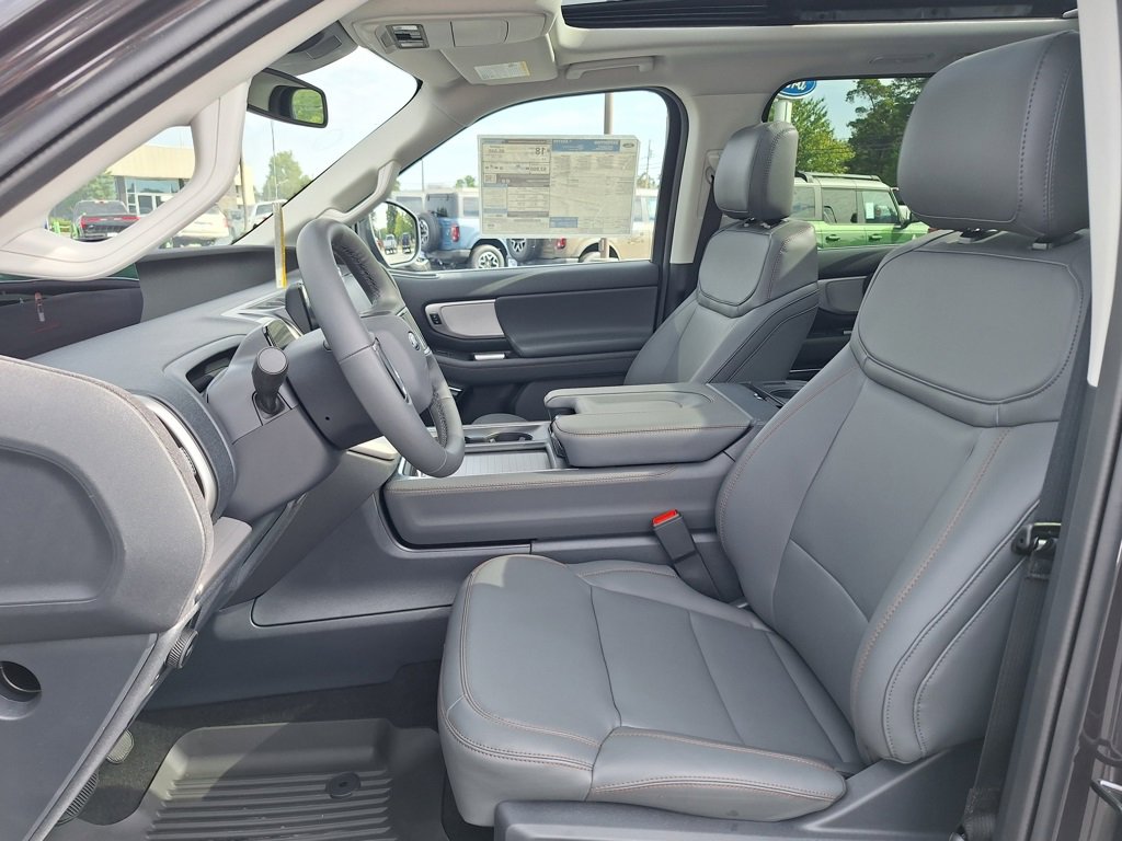 New 2025 Ford Expedition Active image 4