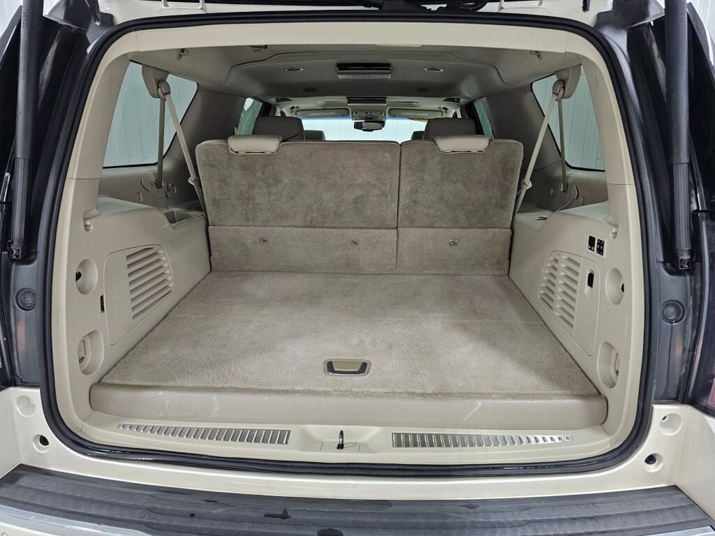 Used 2015 GMC Yukon XL Denali w/ Touring Package RWD image 16