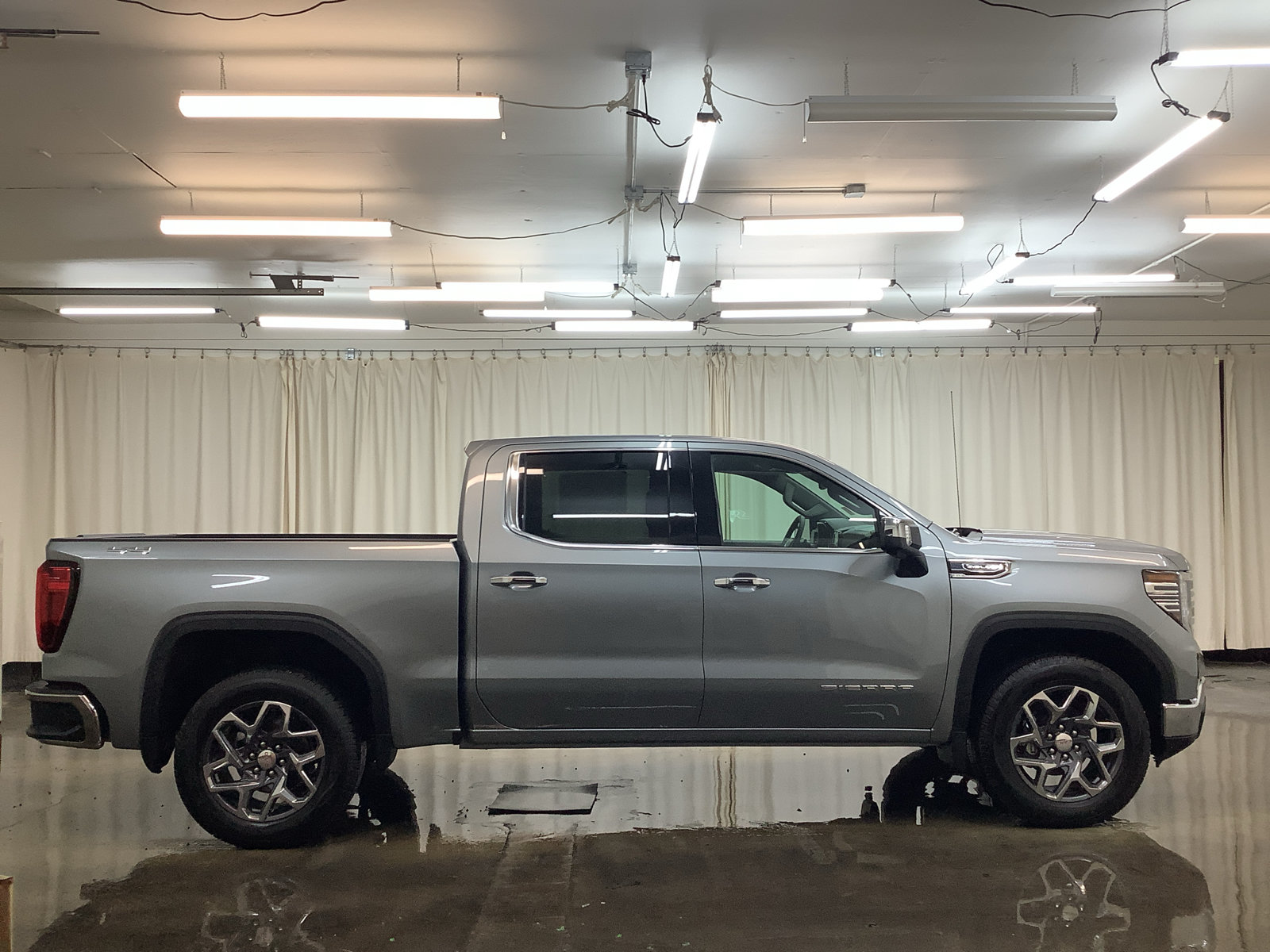 New 2026 GMC Sierra 1500 SLT w/ SLT Convenience Package AWD/4WD image 4