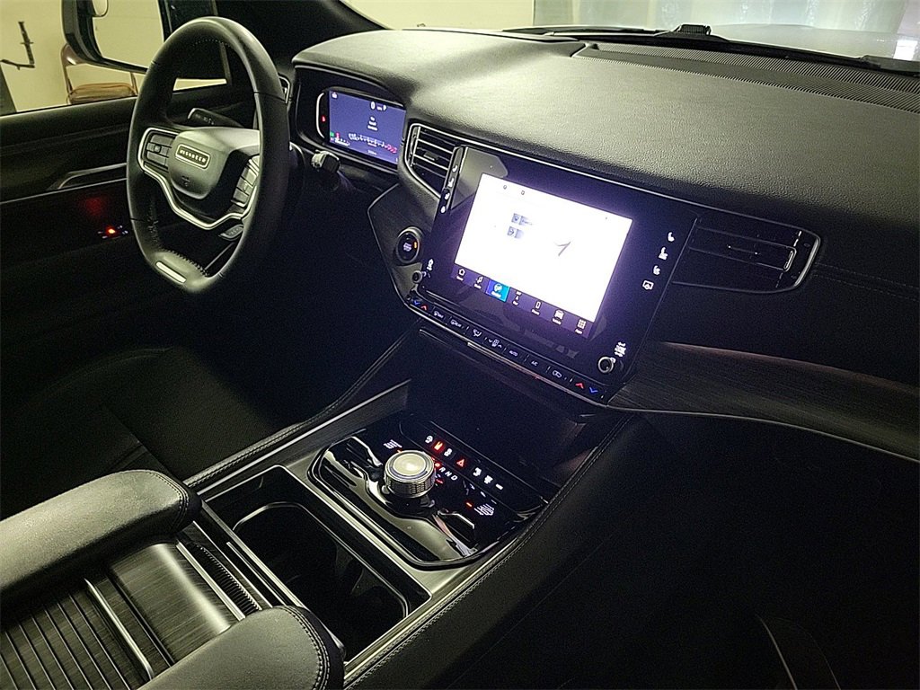 Used 2024 Jeep Wagoneer Series III image 32