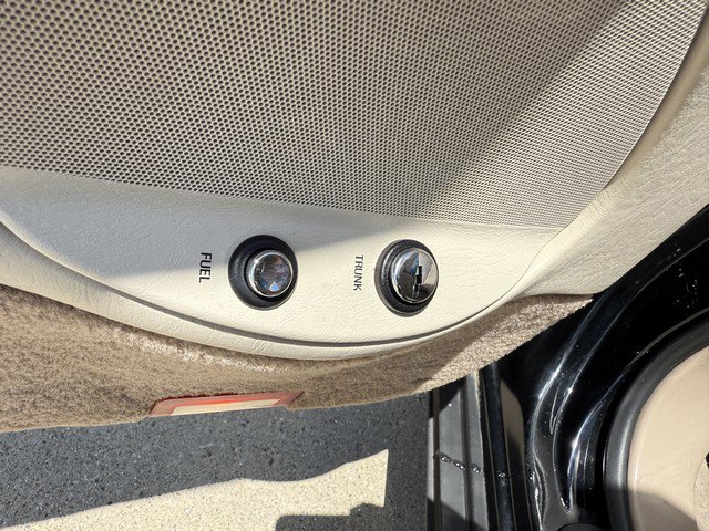 Used 2001 Lincoln Town Car Cartier image 20