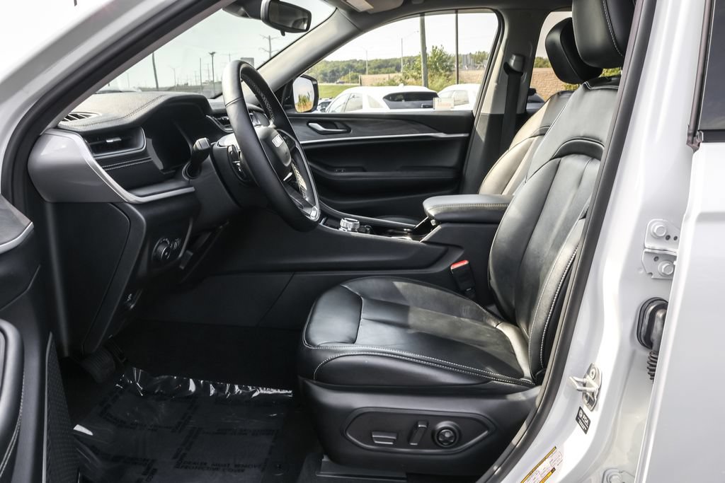 Used 2021 Jeep Grand Cherokee L Limited AWD/4WD image 6