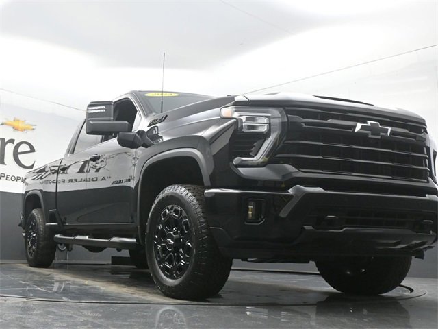 Used 2024 Chevrolet Silverado 2500 LTZ w/ LTZ Plus Package image 3