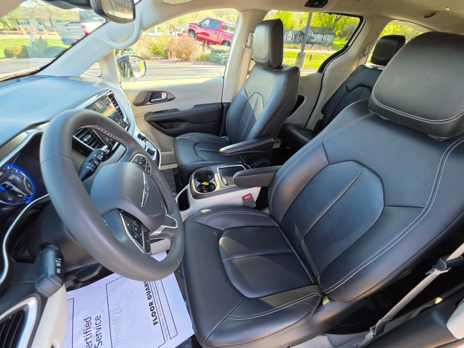 Used 2024 Chrysler Pacifica Touring-L FWD image 31