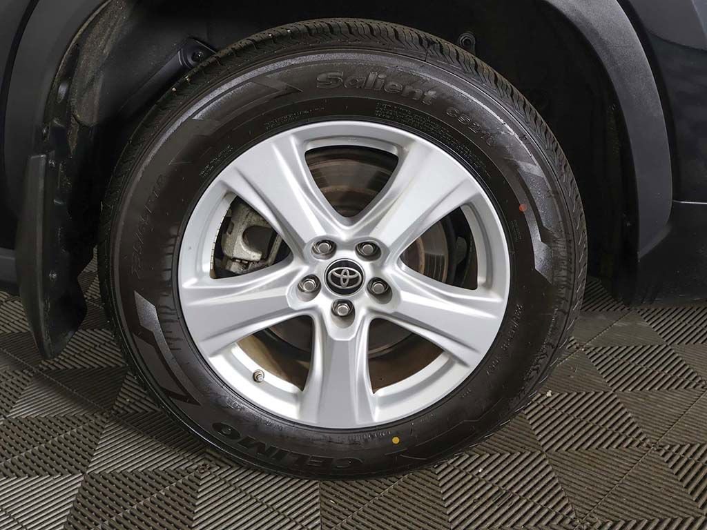 Used 2024 Toyota Highlander LE image 19