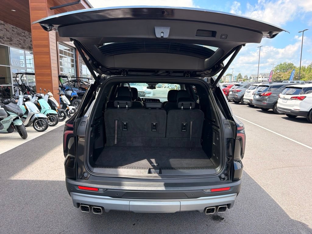 Used 2025 Chevrolet Traverse LT AWD/4WD image 18