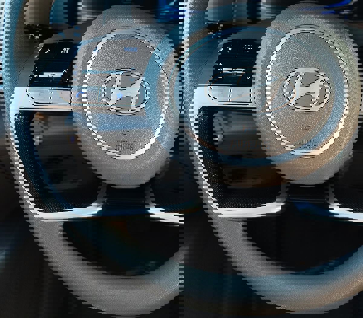 Used 2024 Hyundai Elantra SE image 50