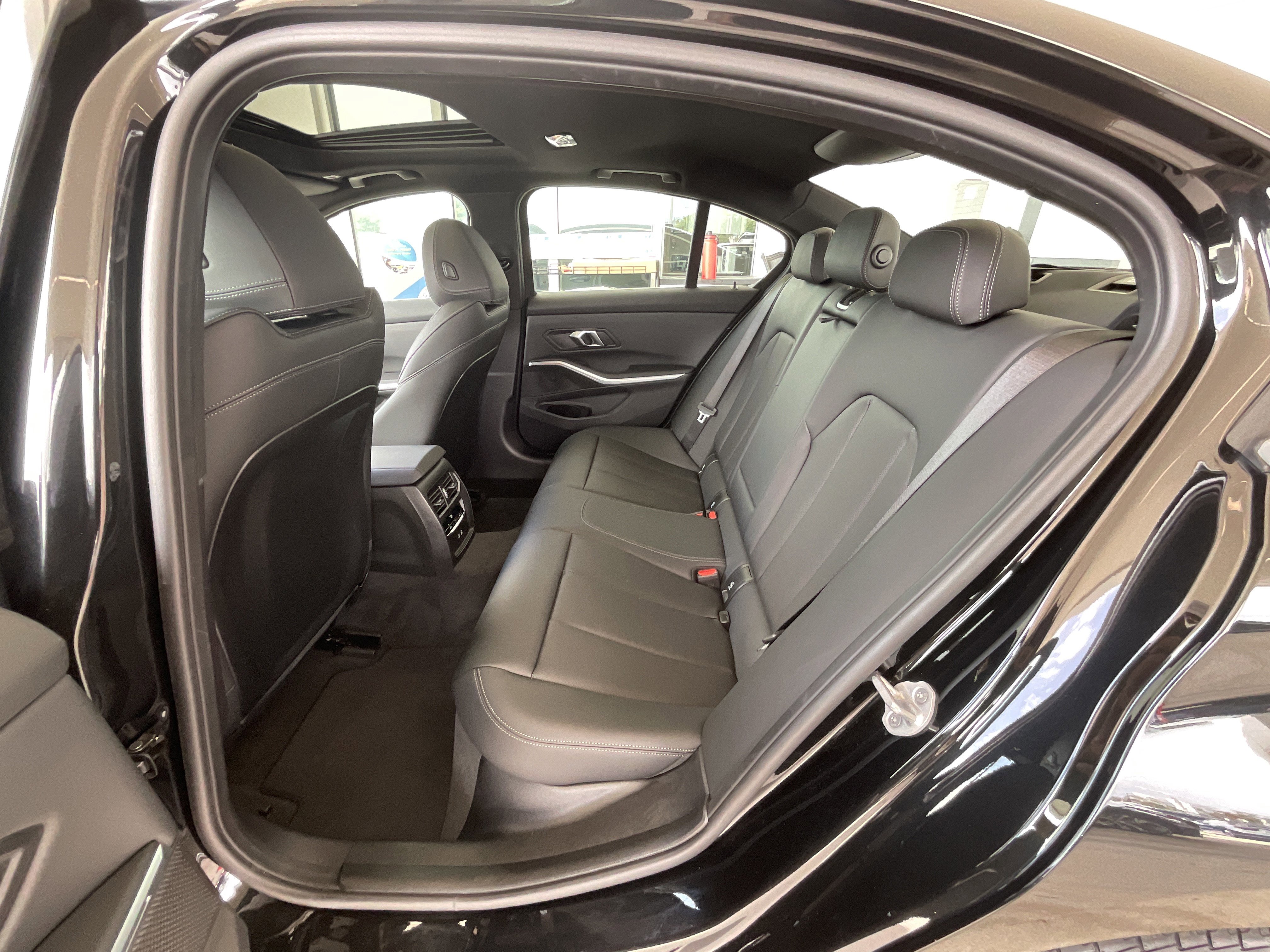 Certified 2025 BMW 330i Sedan w/ Convenience Package image 25