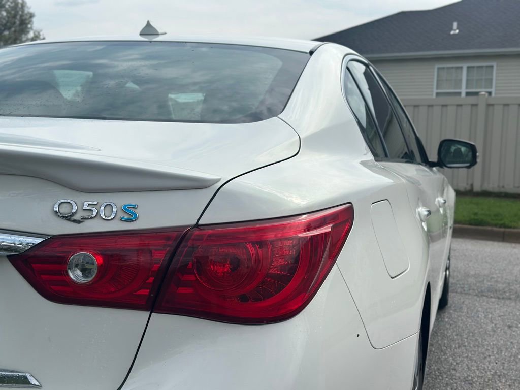 Used 2015 INFINITI Q50 Sport w/ Deluxe Technology Package image 12