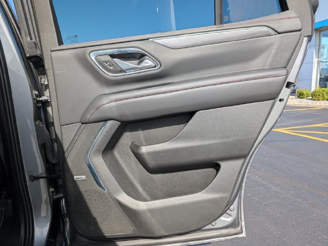 Used 2022 Chevrolet Tahoe RST w/ Luxury Package AWD/4WD image 18
