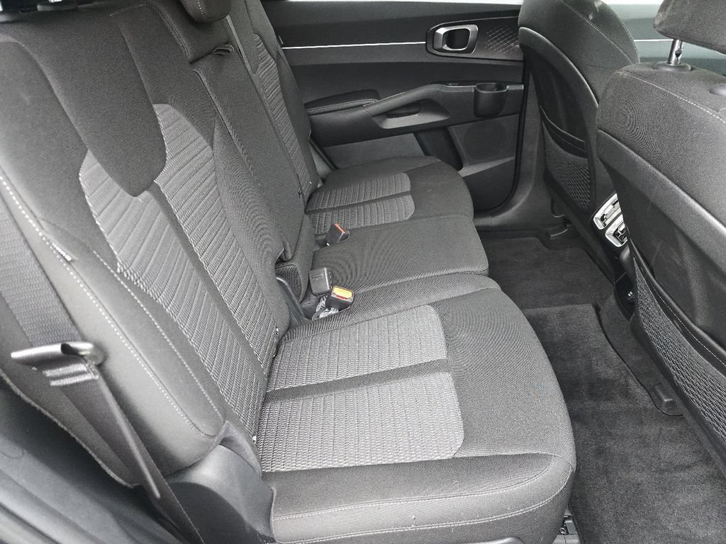 Used 2026 Kia Sorento LX FWD image 17