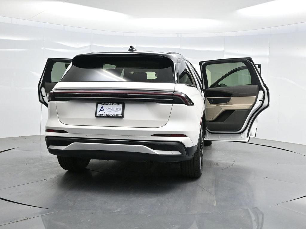 Used 2025 Lincoln Nautilus Reserve w/ Jet Appearance Package AWD/4WD image 38