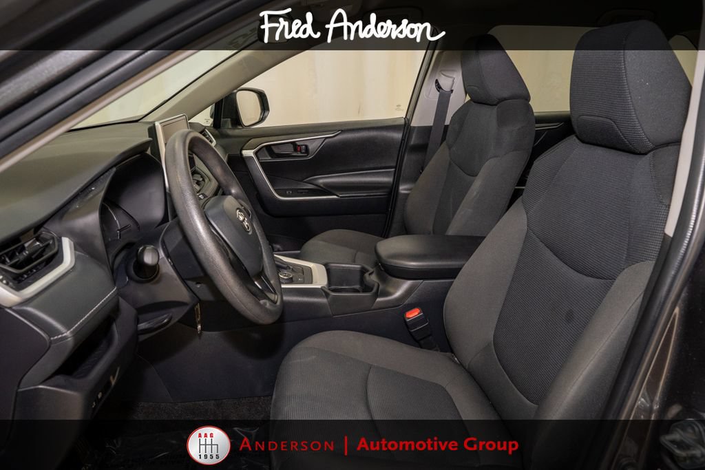 Used 2025 Toyota RAV4 LE AWD/4WD image 9