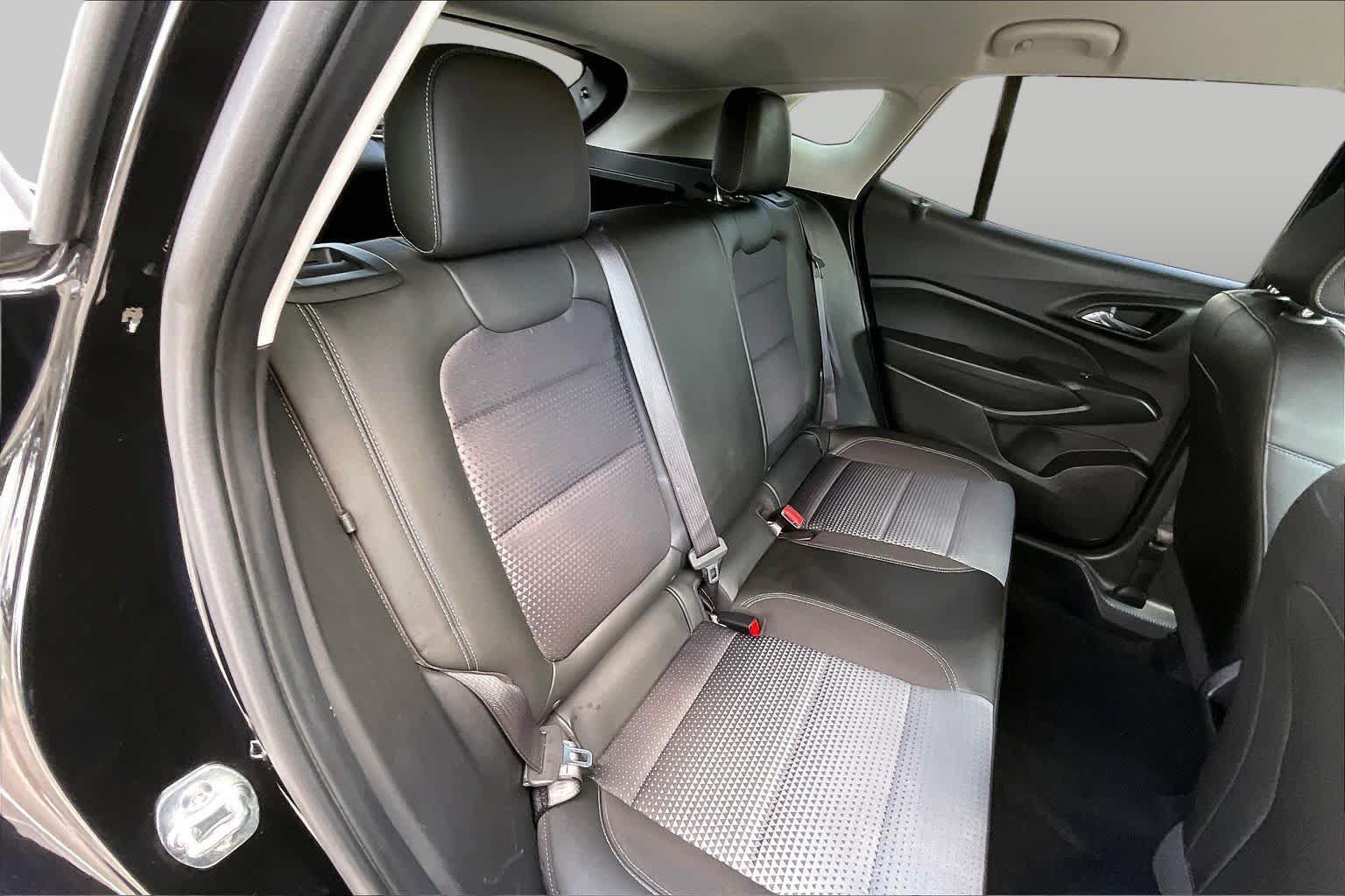 Used 2025 Chevrolet Trax LT w/ LT Convenience Package FWD image 19