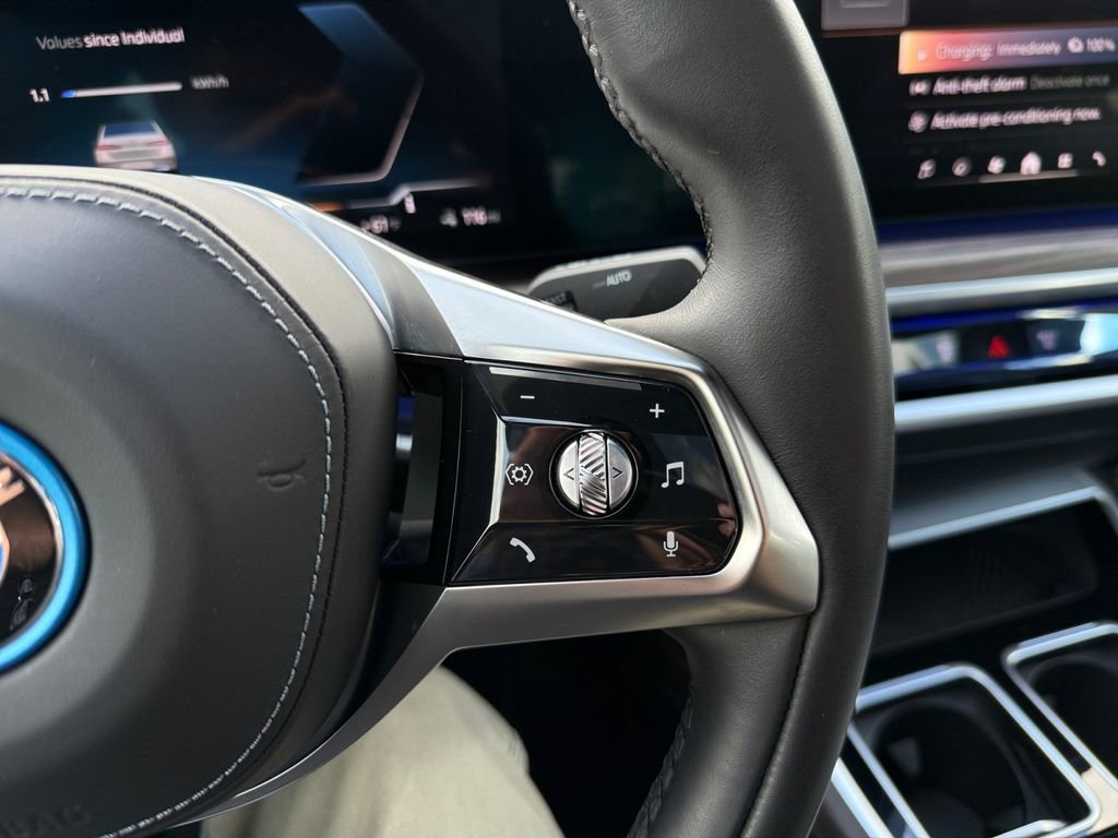 Certified 2023 BMW i7 xDrive60 AWD/4WD image 31