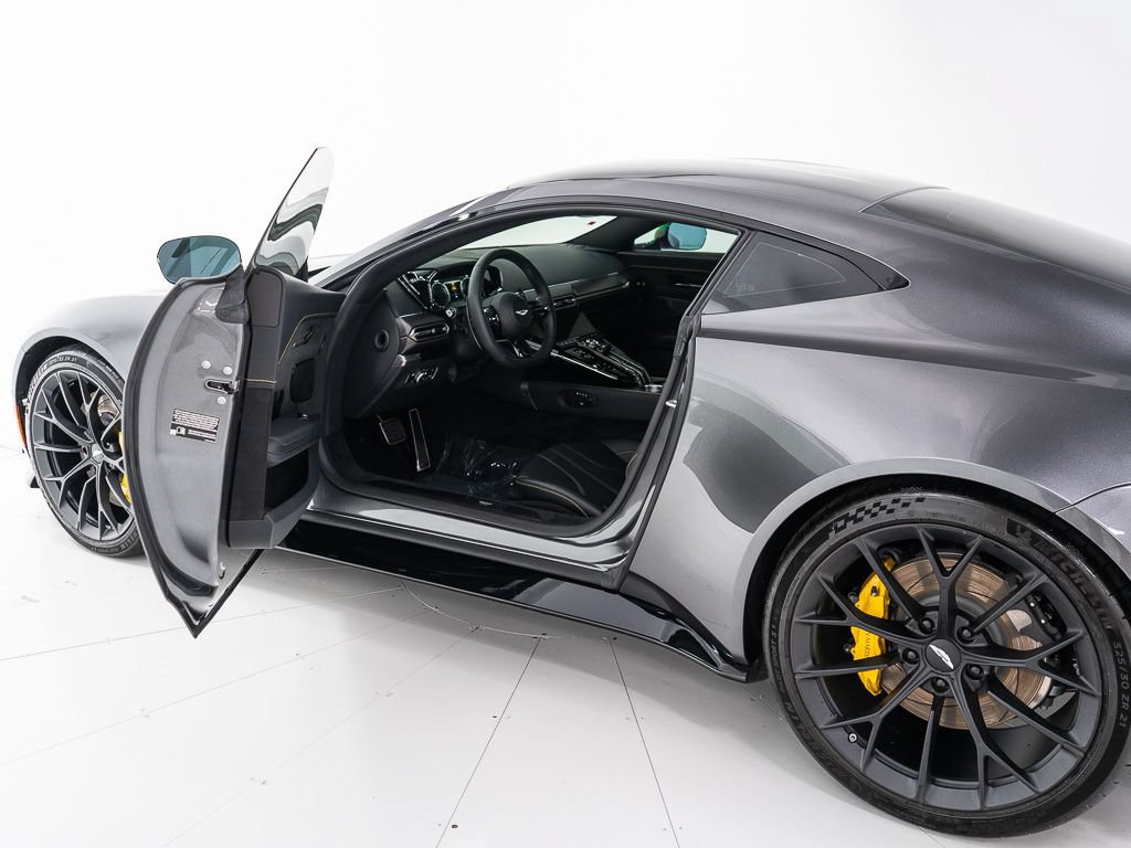 Used 2026 Aston Martin V8 Vantage Coupe RWD image 9