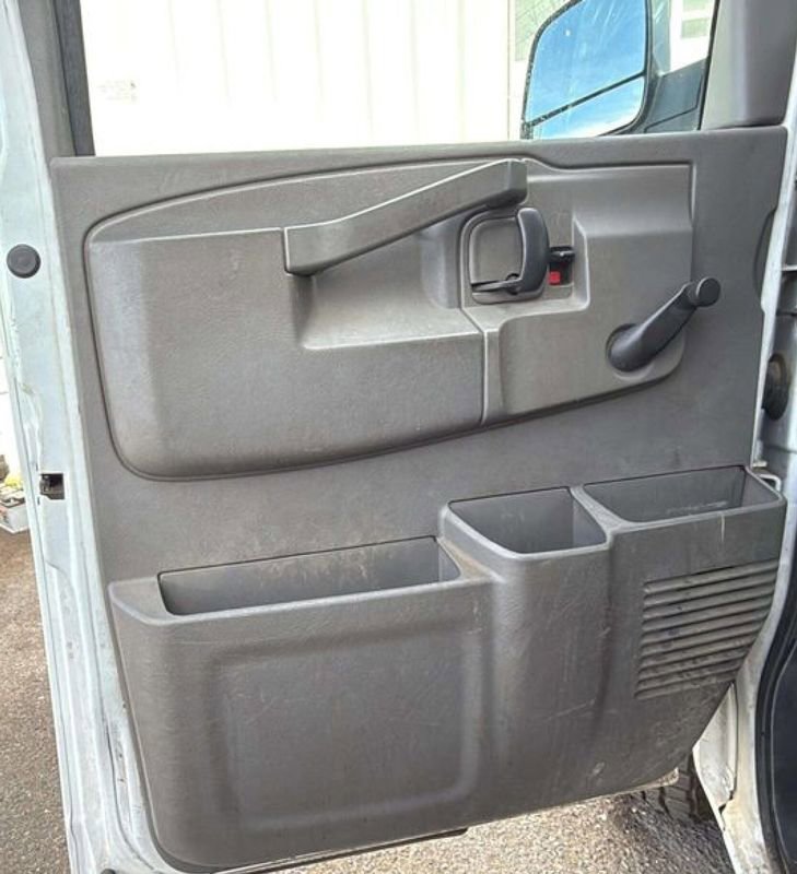 Used 2017 GMC Savana 3500 image 12