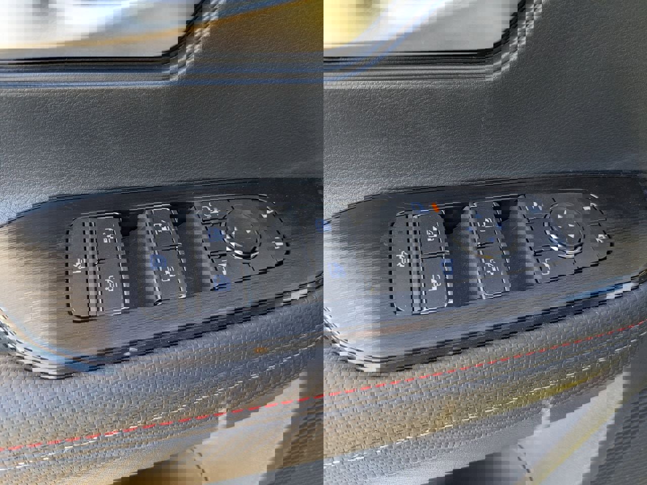 New 2026 Nissan Kicks SR w/ SR Premium Package image 15