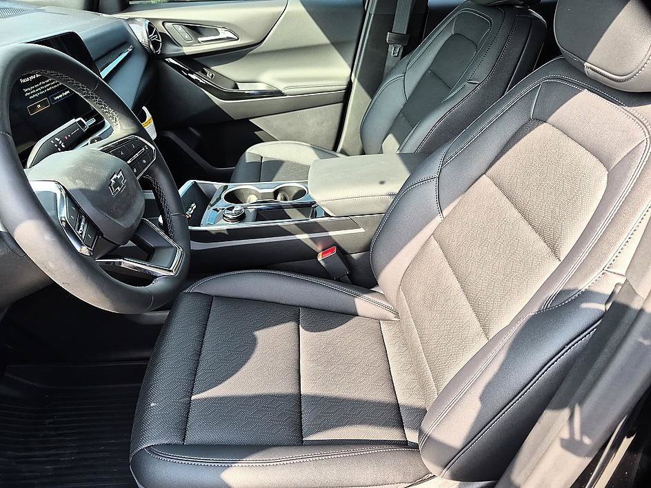 New 2026 Chevrolet Equinox LT w/ Convenience Package II FWD image 14