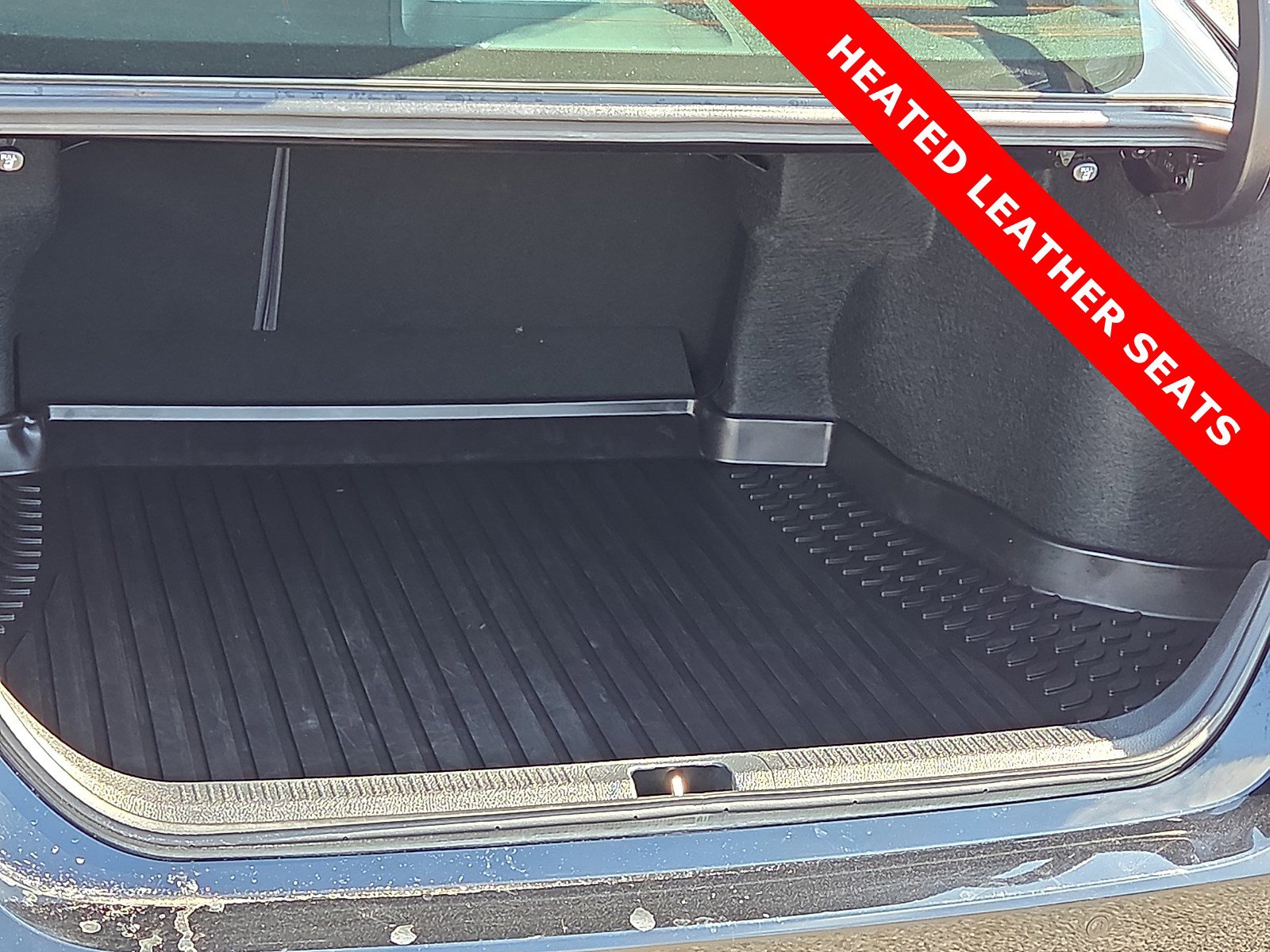 Used 2018 Toyota Camry XLE image 9