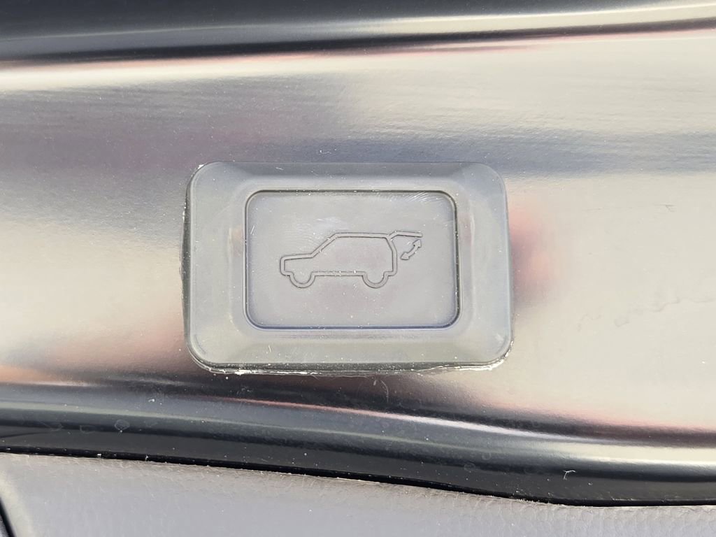 Used 2022 Toyota RAV4 XLE Premium image 14