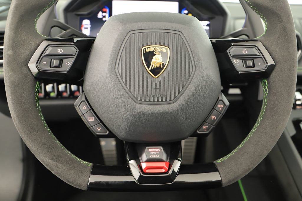 Used 2022 Lamborghini Huracan EVO RWD image 23