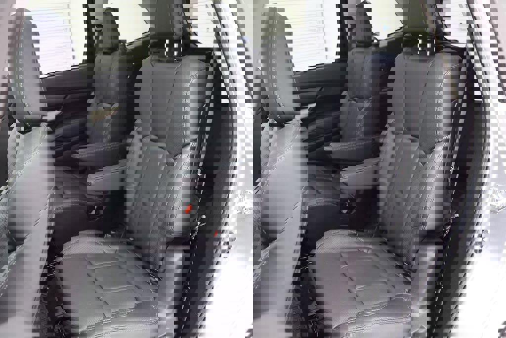 Used 2022 Subaru Ascent Limited w/ Technology Package image 12