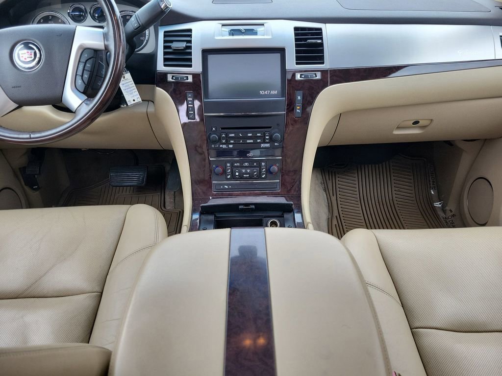 Used 2011 Cadillac Escalade Luxury AWD/4WD image 15