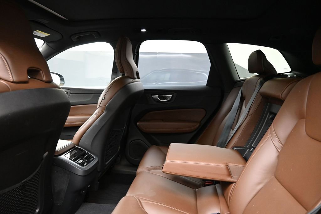 Used 2023 Volvo XC60 B5 Ultimate w/ Climate Package AWD/4WD image 18