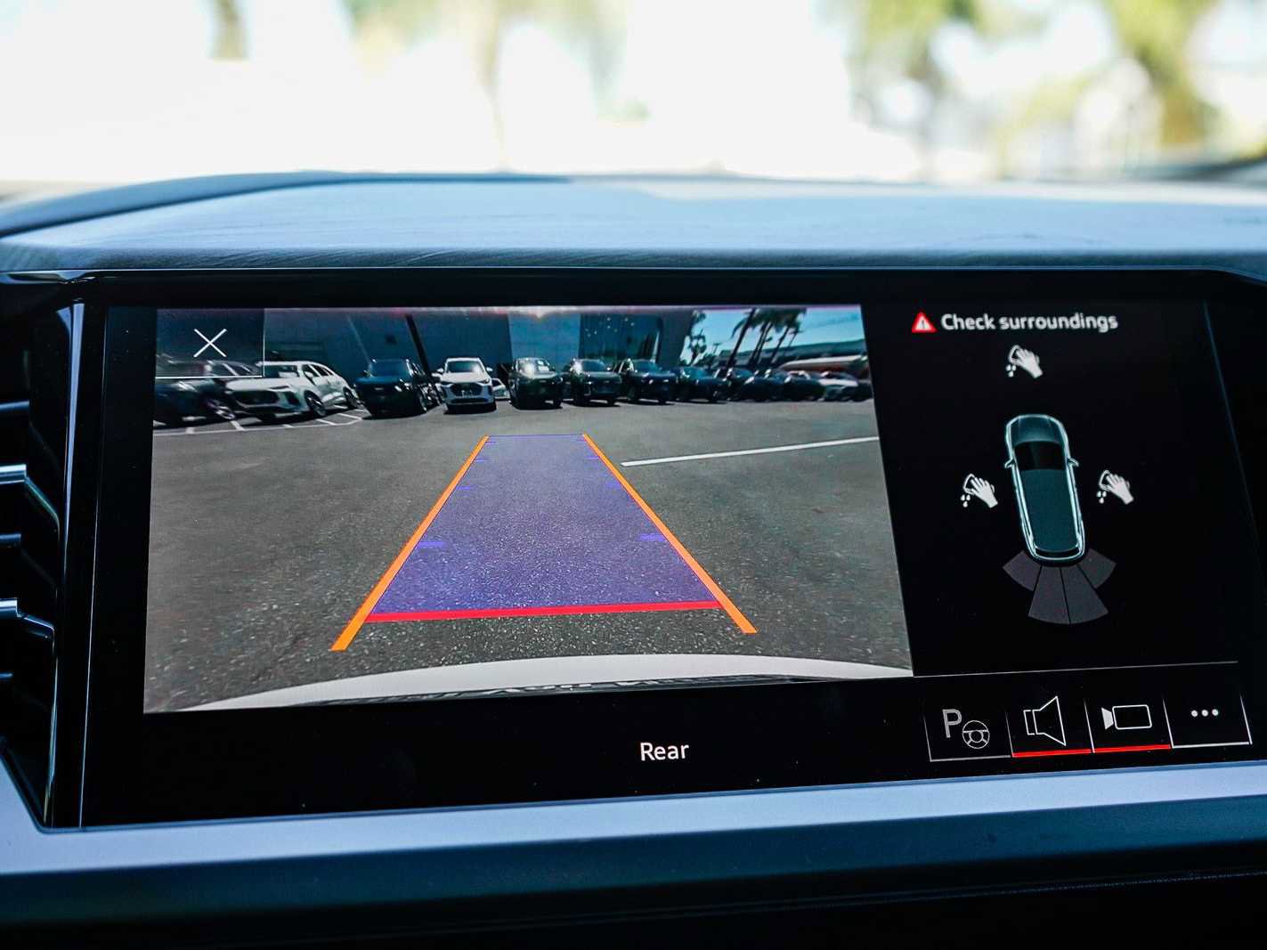 Used 2023 Audi Q4 e-tron Premium Plus w/ Premium Plus image 23