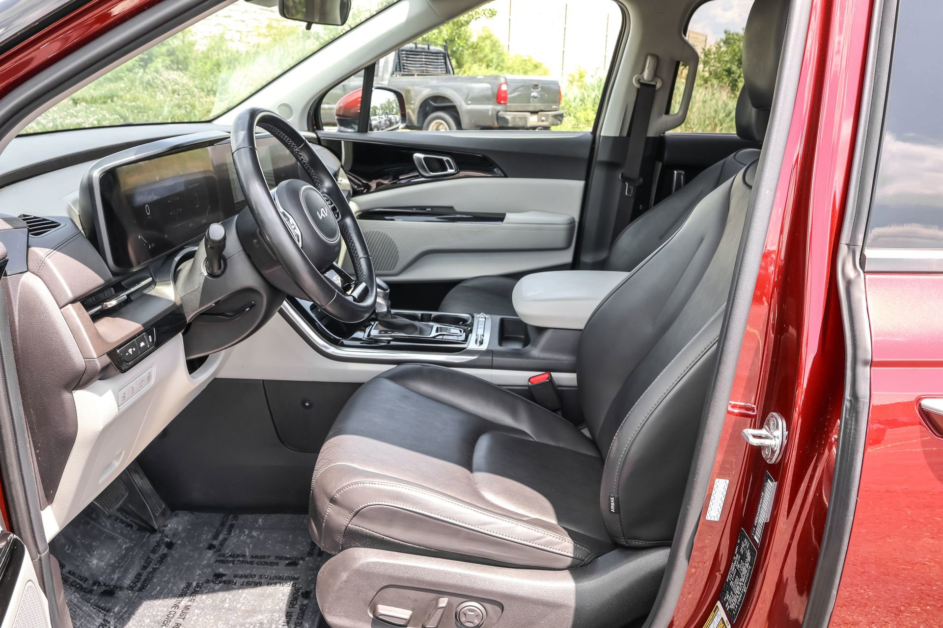 Used 2023 Kia Carnival SX image 6