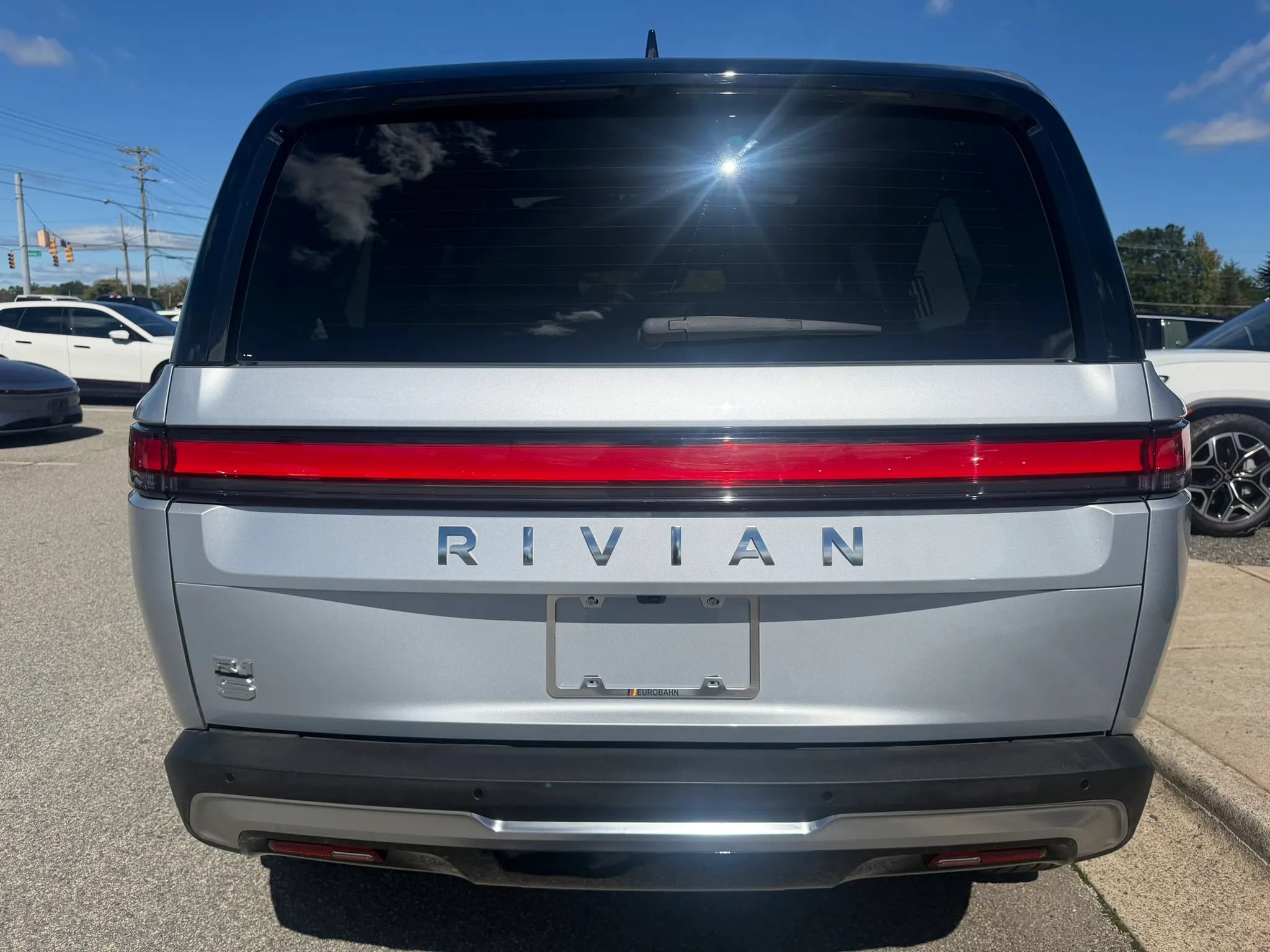 Used 2024 Rivian R1S Adventure Dual AWD/4WD image 4