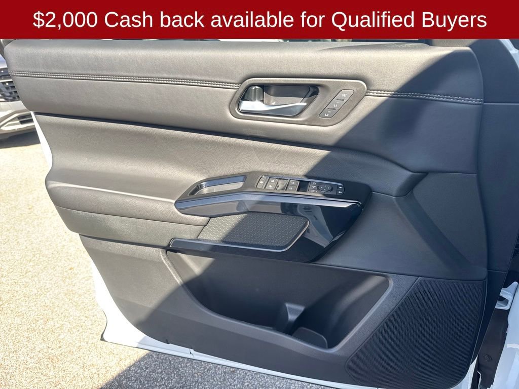 New 2026 Nissan Pathfinder Platinum image 10