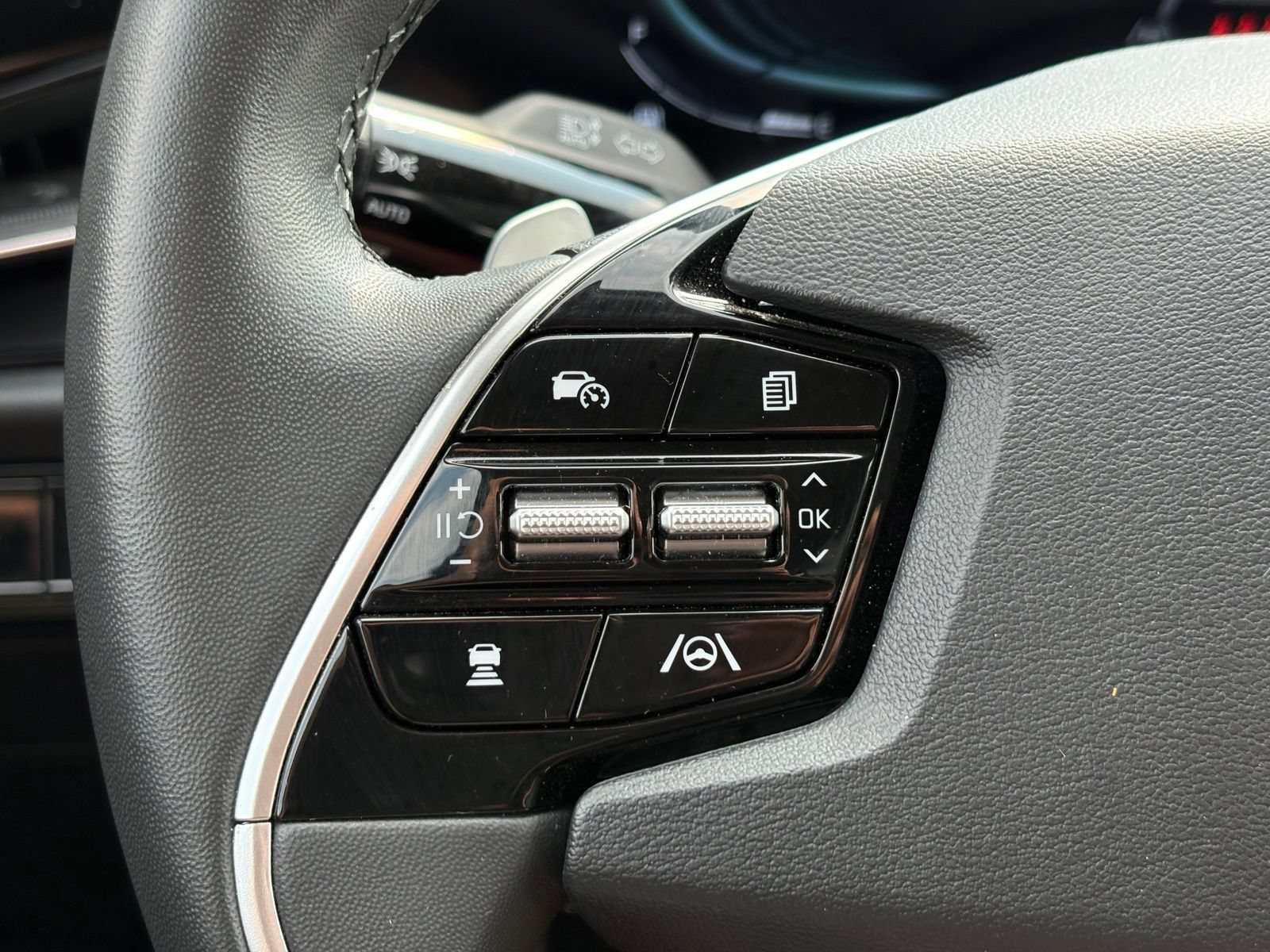 Used 2025 Kia Niro EX FWD image 15